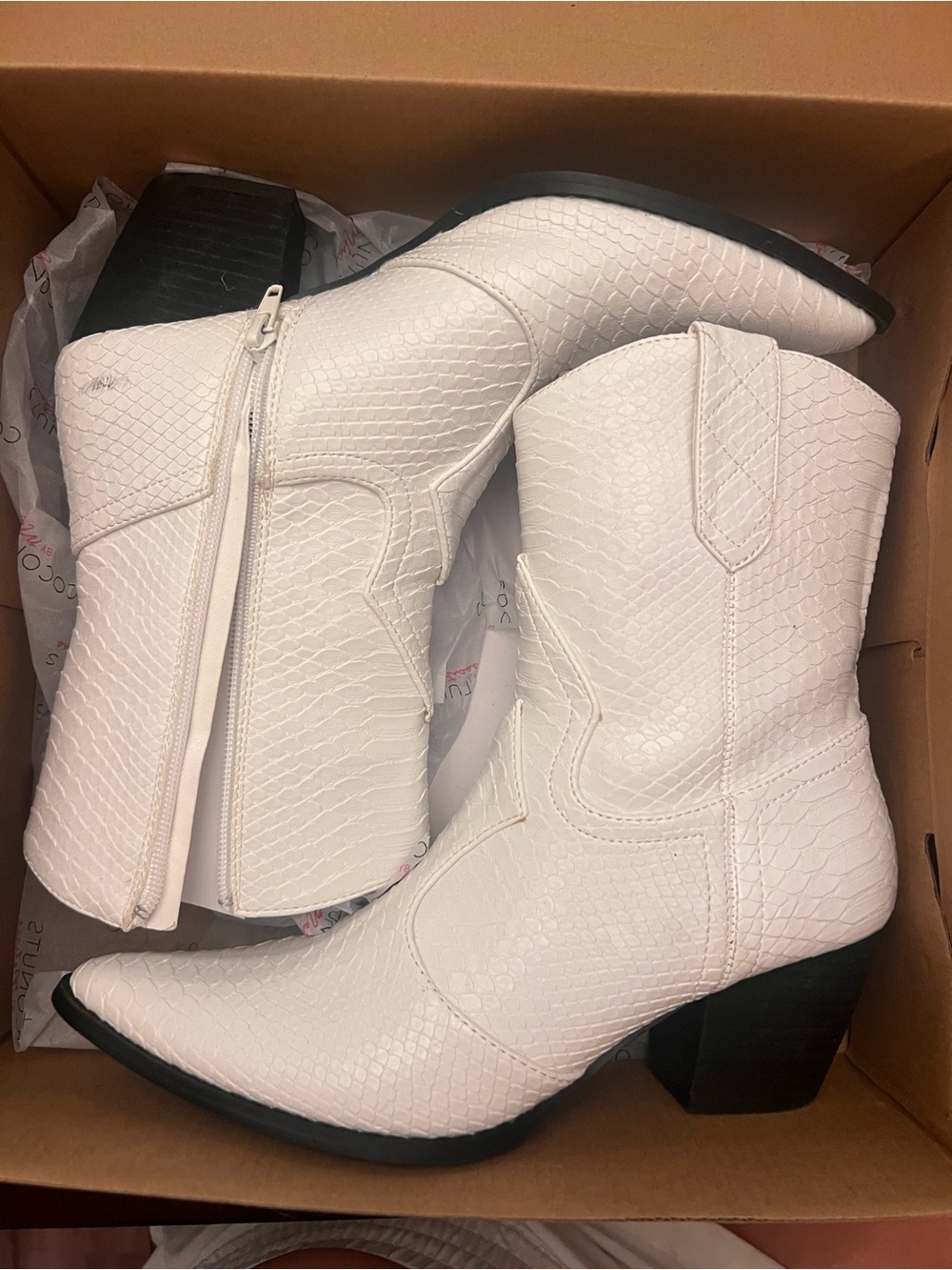 White Textured Western Ankle Boots - Women size 7.5